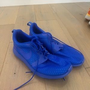 Blue Nike roshe’s